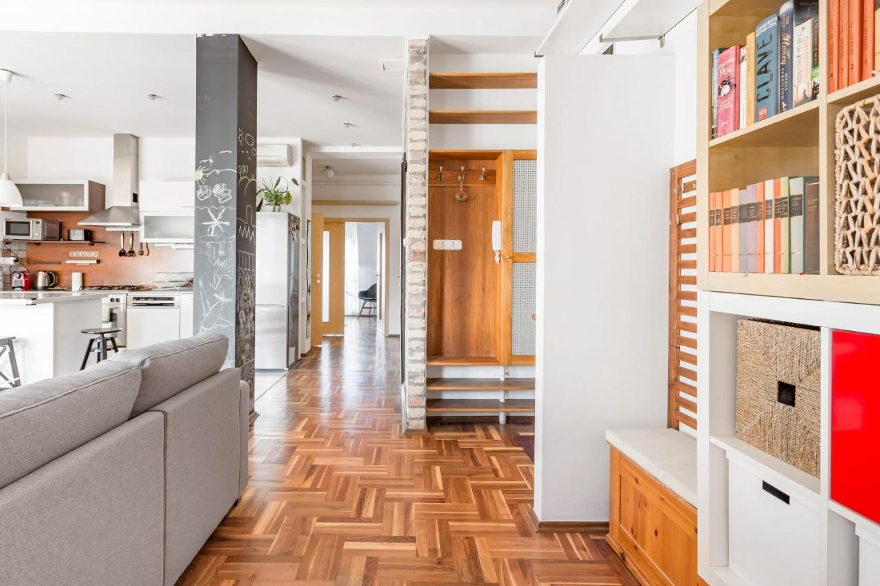 בודפשט Relax Into Loft Living At A Light-Filled City Escape מראה חיצוני תמונה