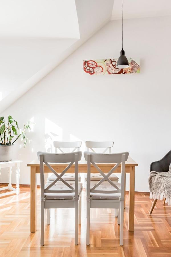 בודפשט Relax Into Loft Living At A Light-Filled City Escape מראה חיצוני תמונה