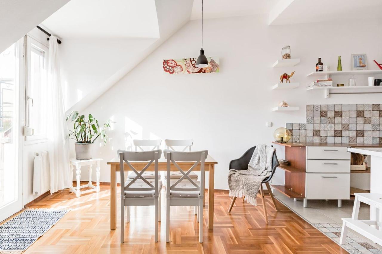 בודפשט Relax Into Loft Living At A Light-Filled City Escape מראה חיצוני תמונה