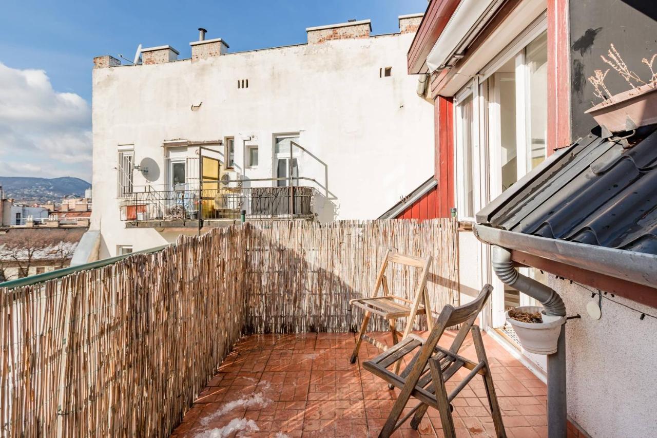 בודפשט Relax Into Loft Living At A Light-Filled City Escape מראה חיצוני תמונה