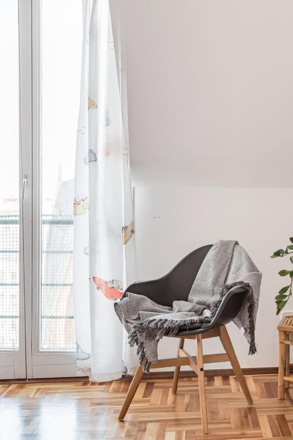 בודפשט Relax Into Loft Living At A Light-Filled City Escape מראה חיצוני תמונה