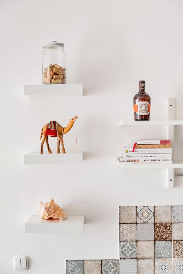 בודפשט Relax Into Loft Living At A Light-Filled City Escape מראה חיצוני תמונה