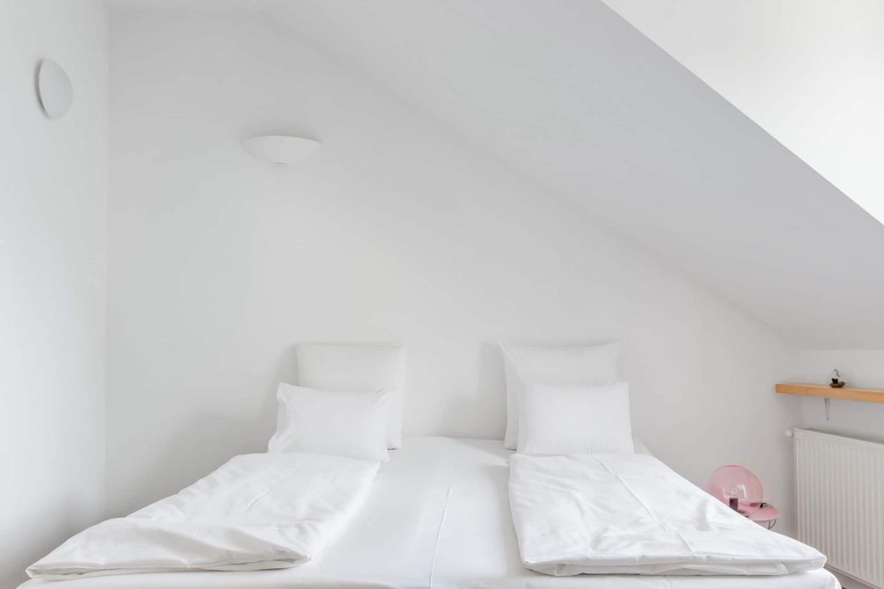 בודפשט Relax Into Loft Living At A Light-Filled City Escape מראה חיצוני תמונה