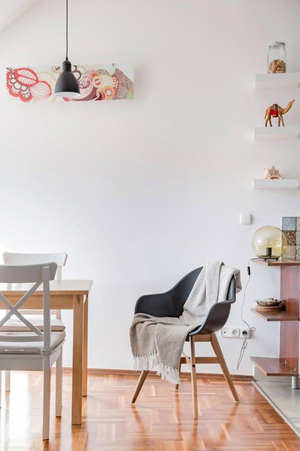 בודפשט Relax Into Loft Living At A Light-Filled City Escape מראה חיצוני תמונה
