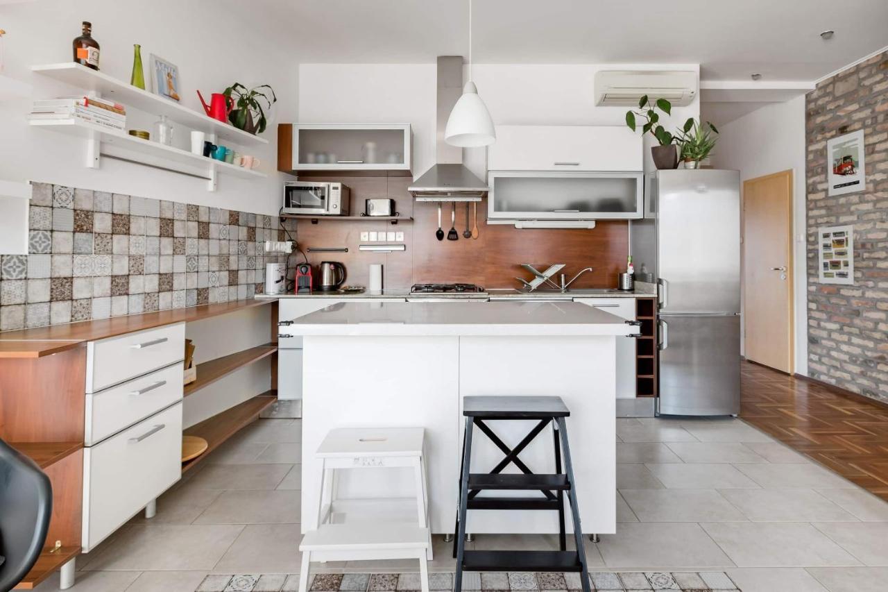 בודפשט Relax Into Loft Living At A Light-Filled City Escape מראה חיצוני תמונה
