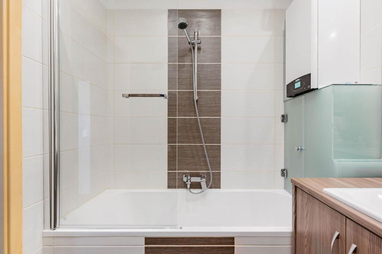 בודפשט Relax Into Loft Living At A Light-Filled City Escape מראה חיצוני תמונה