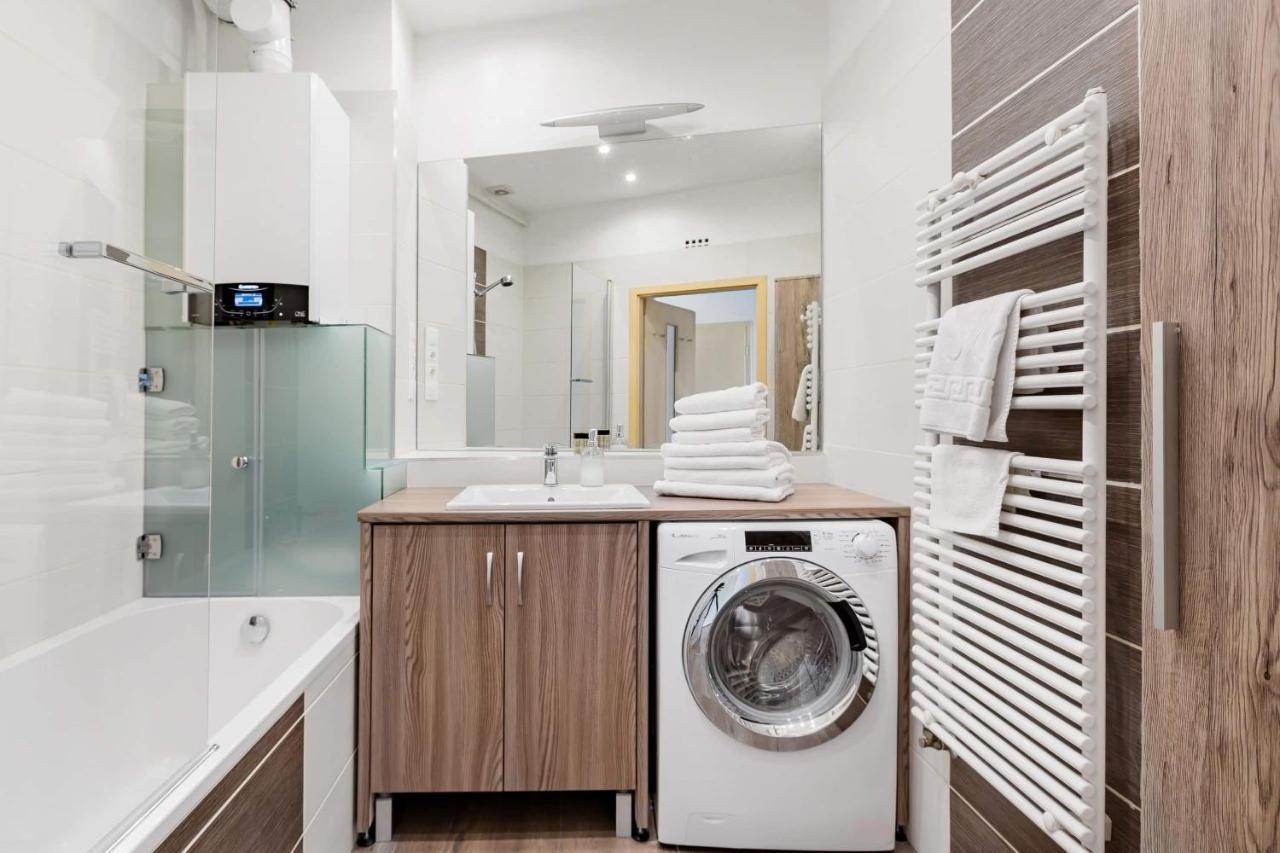 בודפשט Relax Into Loft Living At A Light-Filled City Escape מראה חיצוני תמונה